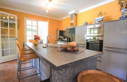 Morieres-les-Avignon Villa | Beautiful private villa for 6 guests with A/C, WIFI, private pool, TV and terrace
