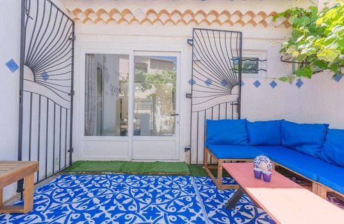 Le Brusc House | Beautiful azure blue house with Terrace, Wi-Fi and Air Conditioning Six Fours