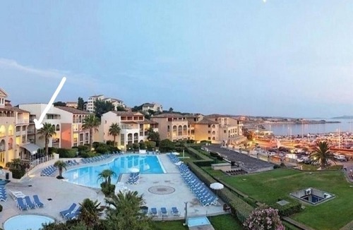 Six-Fours-les-Plages Apartment | Beautiful T2 apartment in residence standing with pool facing the sea