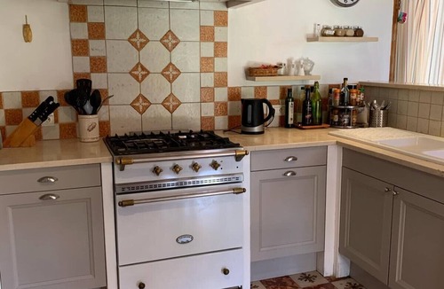 Chateaurenard House | Beautiful Provençal farmhouse with swimming pool.