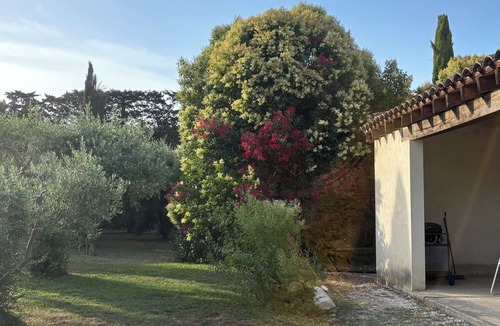 Chateaurenard House | Beautiful Provençal farmhouse with swimming pool.