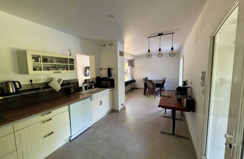 Senas Villa | Beautiful Provencal villa with large garden & pool