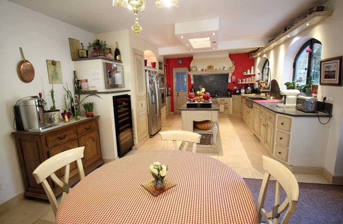Orgon House | Beautiful stone farmhouse in Orgon, large park with heated, fenced swimming pool, pets welcome (1).