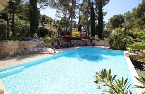Orgon House | Beautiful stone farmhouse in Orgon, large park with heated, fenced swimming pool, pets welcome (1).