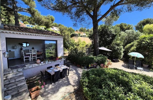 Saint-Mandrier-sur-Mer Villa | Beautiful villa, air conditioning, Wi-Fi, garden, beach within walking distance