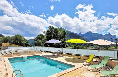 Corps House | Beautiful vacation home with panoramic view and pool