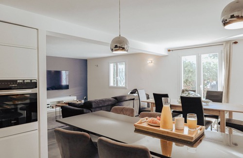 Antibes Villa | Beautiful Villa Inti in Antibes – pool, private garden and barbecue