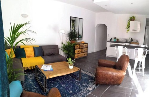 Old Town Apartment | Beautifully Bright Apartment in Old Town Saint-Tropez