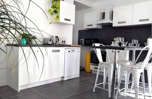 Old Town Apartment | Beautifully Bright Apartment in Old Town Saint-Tropez