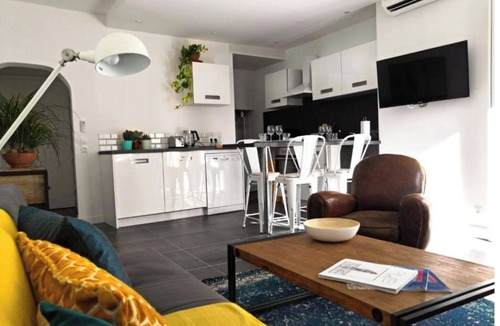 Old Town Apartment | Beautifully Bright Apartment in Old Town Saint-Tropez