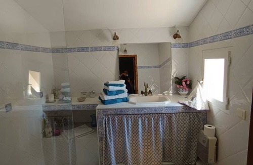 Saint-Marc-Jaumegarde Bed & Breakfast | Bed and Breakfast 'La Thébaïde - Les Lauriers' with Shared Pool, Private Garden and Wi-Fi