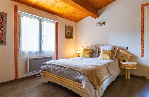 Colombier-le-Vieux Bed & Breakfast | Bed and Breakfast 'Les Issignols' with Mountain View, Wi-Fi and Air Conditioning