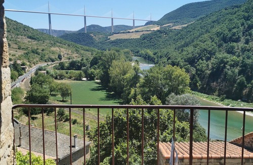 Compregnac Bed & Breakfast | Bed and breakfast facing the Millau viaduct and the Tarn river magnificent view