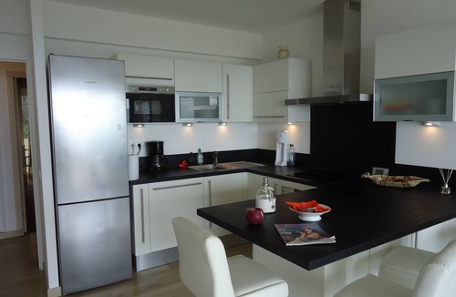 Vallauris Apartment | Between Cannes and Golfe Juan, beautiful sea view 500 m from the beach in absolute calm