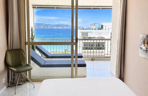 Mandelieu-la-Napoule Beach Apartment | Between sea and port, popular residence with beach access and swimming pool