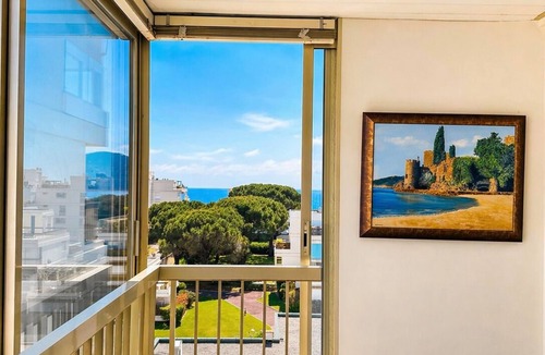 Mandelieu-la-Napoule Beach Apartment | Between sea and port, popular residence with beach access and swimming pool