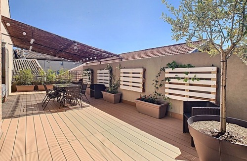 Senas Apartment | Bright 100m2 apartment in Provence with terrace