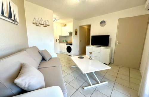 Theoule-Superieur Apartment | Bright accommodation with terrace and sea view