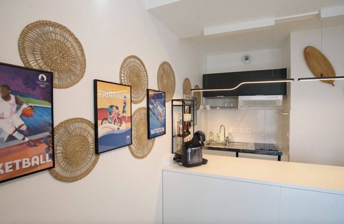 Bussiere - Cadiere Apartment | Bright modern with shared garden near Metro