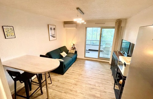 Saint-Mandrier-sur-Mer Apartment | Bright studio a few steps from the beach