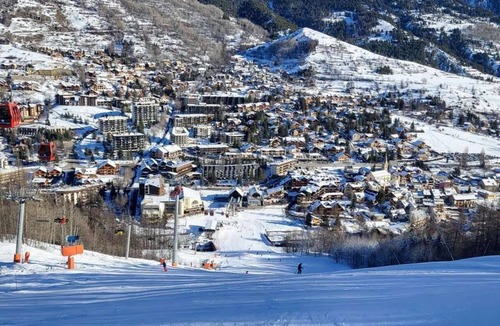 La Salle-les-Alpes Apartment | Bright T2 with mountain view and comfort