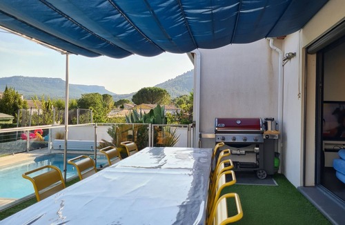 Le Puyricard House | Bright villa with pool