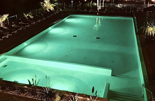 Le Dramont House | Bungalow 'Sunset Lodge' with Sea View, Shared Pool and Air Conditioning