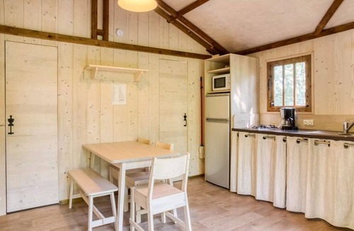 Tulette Cabin | Cabane Lodge Bois sur pilotis Confort 27m² 2 bedrooms - covered wooden terrace, shaded area 5 people
