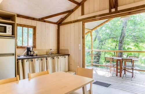 Tulette Cabin | Cabane Lodge Bois sur pilotis Confort 27m² 2 bedrooms - covered wooden terrace, shaded area 5 people