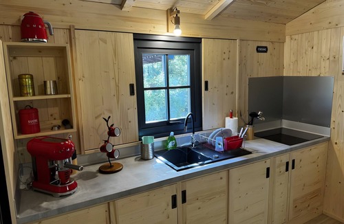 Clermont-l'Herault Cabin | Cabin 'L'arbousier' with Private Terrace, Private Garden and Air Conditioning