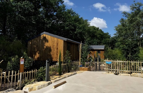 Clermont-l'Herault Cabin | Cabin 'L'arbousier' with Private Terrace, Private Garden and Air Conditioning