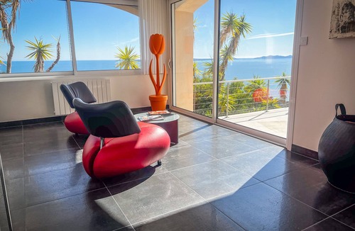 Le Rayol Villa | Cactus - Villa Élégante Avec Piscine à Débordement et vue Sublime - by TGB