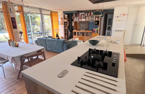Villeneuve-les-Avignon House | Californian-style house in the pines at Villeneuve Les Avignon