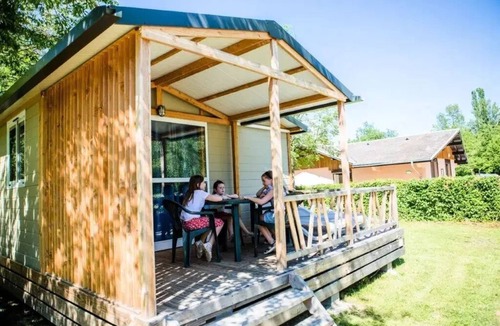 Saint-Pierre-d'Albigny Ski Chalet | Camping du Lac de Carouge * - Chalet 6 Persons - Morea - 2 Bedrooms - 25 m2 + semi covered terrace 16 m2 6 to 7 people - 6 pers. included in the tariff