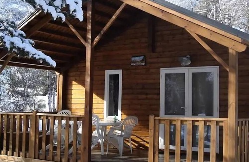 Saint-Martin-de-Queyrieres Ski Chalet | Camping-Caravaneige l'Iscle de Prelles * - Chalet Grand Confort Type Modulo 24 - 24 m2/2 bedrooms - Covered terrace 15 m2 6 people