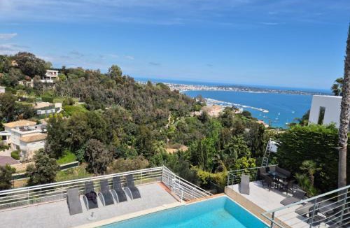 Vallauris Villa | Cannes-SuperCannes-GolfeJuan-VILLA ALAMP-Piscine-Vue mer exceptionnelle