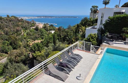 Vallauris Villa | Cannes-SuperCannes-GolfeJuan-VILLA ALAMP-Piscine-Vue mer exceptionnelle