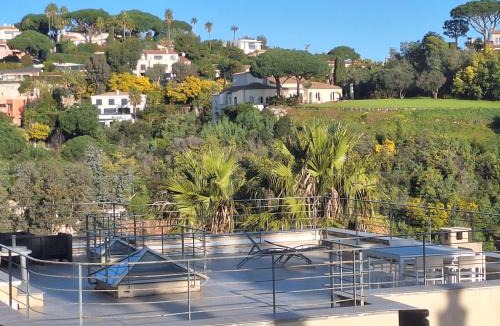 Vallauris Villa | Cannes-SuperCannes-GolfeJuan-VILLA ALAMP-Piscine-Vue mer exceptionnelle