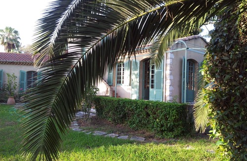 Cap-d'Antibes Villa | Cap d'Antibes Villa 200 m from the beach 9 people enclosed garden 1200 m2
