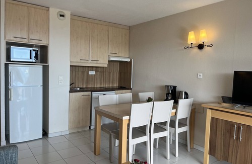 Frejus Port Apartment | Cap Hermès, magnificent sea view, swimming pool access for this accommodation, 4 people, air conditioning, private parking, direct access to the beaches