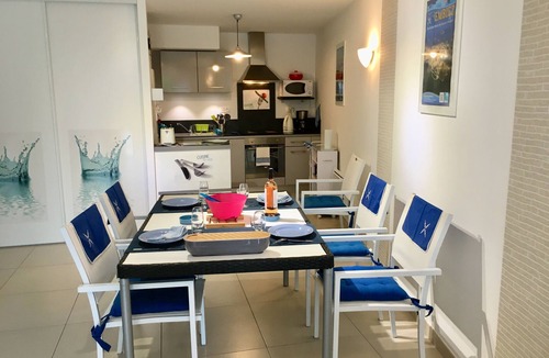 Sanary-sur-Mer Apartment | CAP SUD *. PMR access. Terrace. GARDEN. Parking. All on foot