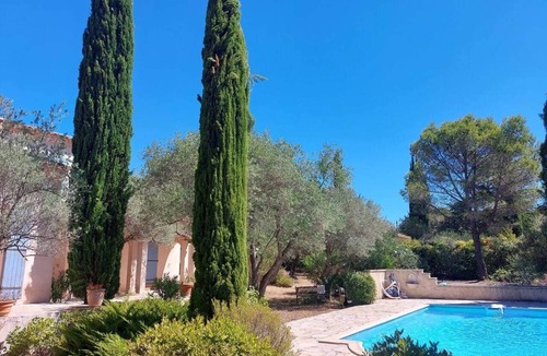 Uchaux House | Casa Il Padre in the Heart of the Olive Trees