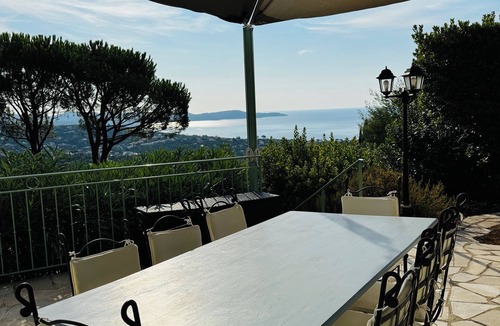Cavalaire-sur-Mer Villa | Cavalaire Self-contained apartment in villa for 6/8 people (10/12p on request)