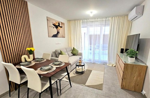 Saint-Sylvestre Apartment | Center Nice, 10min beach, parking, terrace, direct tram