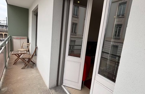 Yves Farge - Le Fleuve Apartment | Central and modern 100% air-conditioned apartment 5 minutes walk from the Rhone