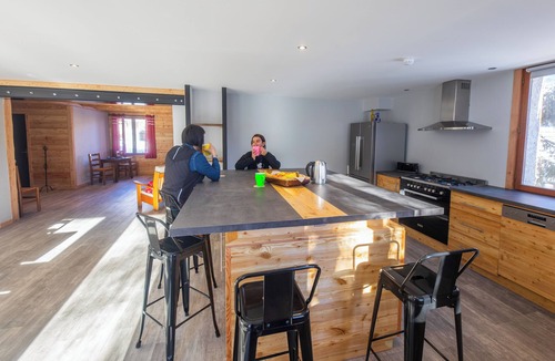 Puy-Saint-Vincent Ski Chalet | Chalet 11 ch.de 15 to 28 pers, spa, pool bath/wc balcony fireplace, private parking