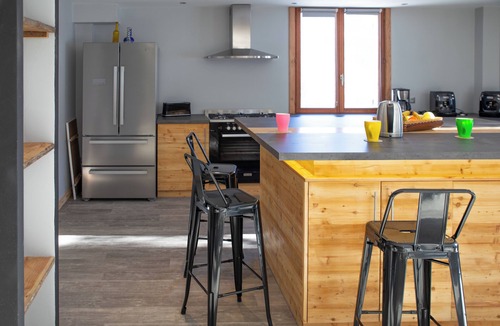Puy-Saint-Vincent Ski Chalet | Chalet 11 ch.de 15 to 28 pers, spa, pool bath/wc balcony fireplace, private parking