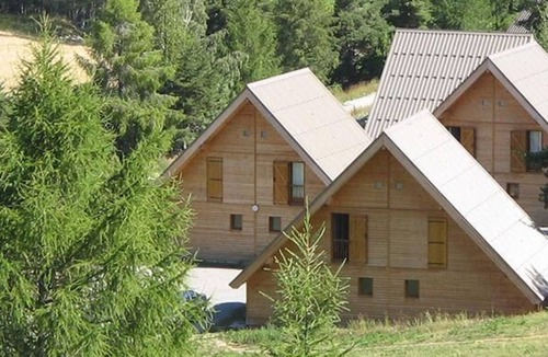 La Joue du Loup Ski Chalet | Chalet, 150m from resort center, view mountain, swimming pool, sauna, terrace, parking, tv