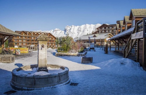 La Joue du Loup Ski Chalet | Chalet, 150m from resort center, view mountain, swimming pool, sauna, terrace, parking, tv