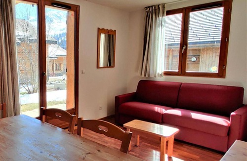 Saint-Etienne-en-Devoluy Ski Chalet | Chalet, 300m from shops, swimming pool, sauna, terrace, parking, tv, ski locker, 45m², Superdévoluy
